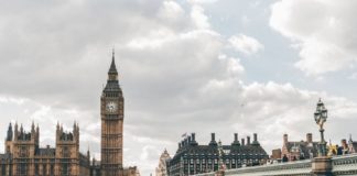 Firms must commit to net zero and report on emissions to win big government contracts Firms must commit to net zero and report on emissions to win government contracts